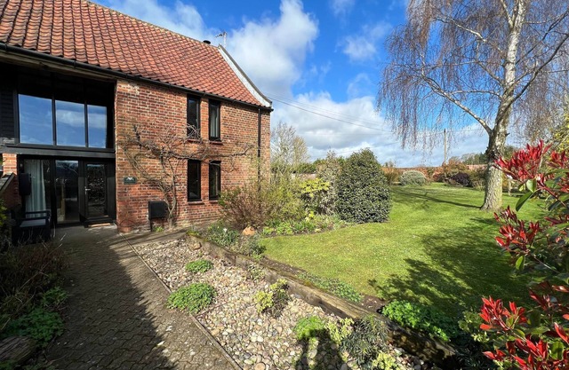 Runham 2-Bed Boutique Barn Conversion, Sleeps 4