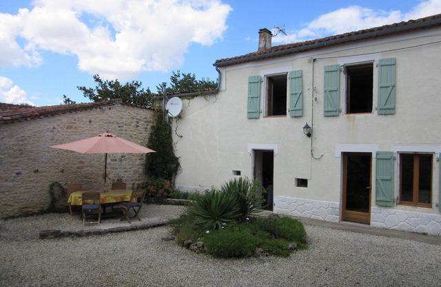 Rural Gite with private courtyard garden, Coulgens/St Angeau - sleeps 4 + baby