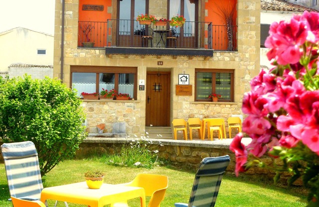 Rural house in Navarra for children and dogs for 8-10 people