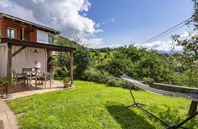 Rural House 'La Casita De Heidi' with Mountain Views, Private Terrace and Wi-Fi