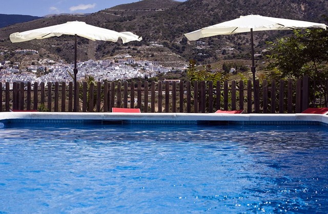 Rural house with private pool, barbecue, WIFI and beautiful views of the mountains