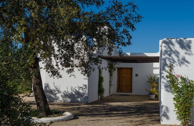 RURAL HOUSE WITH PRIVATE POOL 4 KM FROM ROUND Wifi