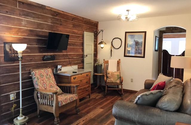 Rustic and charming dog-friendly mountain retreat with deck, W/D, & amazing view