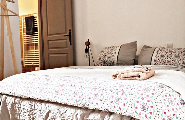 Rustic B&B w/Private Bathroom, Free Parking