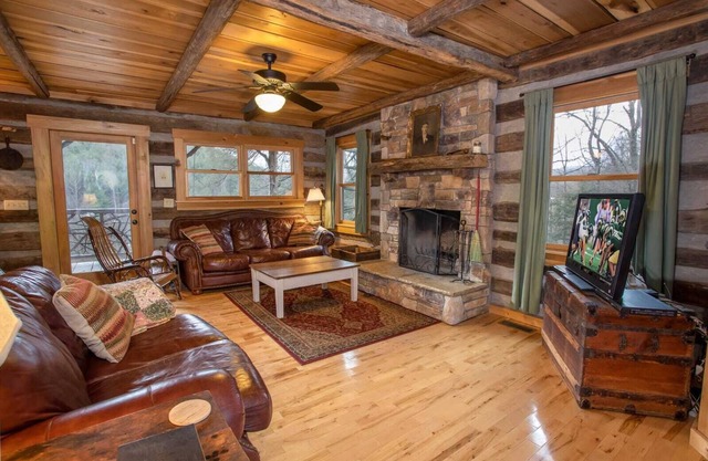 Rustic Cabin Near Quaint Town