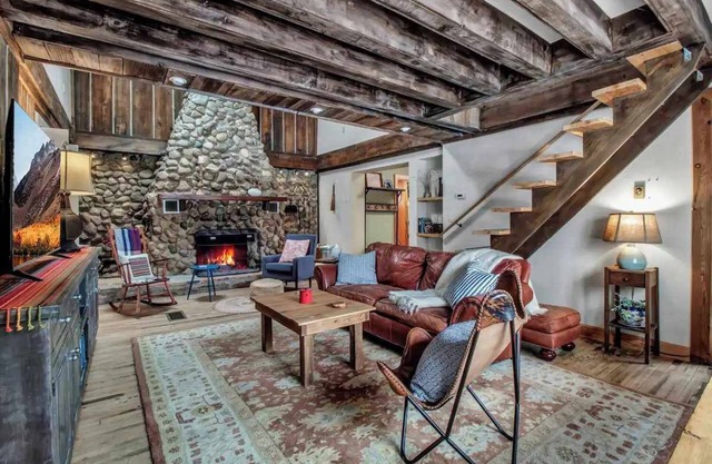 Rustic Cabin, Wood Fireplace & Large Deck