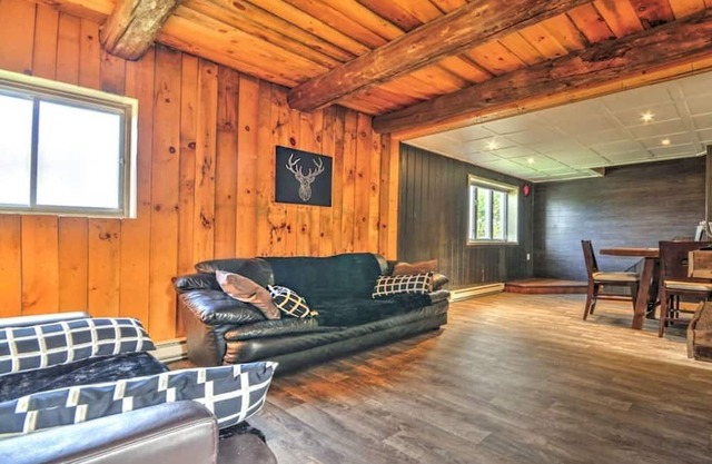 Rustic & Cozy Loft Located On A Ranch 3 Minutes From Ski Hill And Amerispa