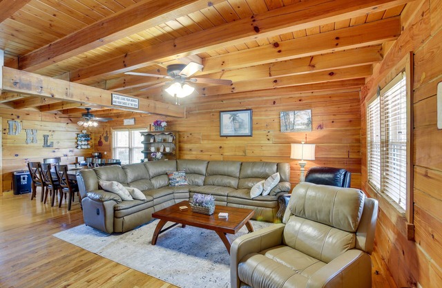 Rustic Dale Hollow Lake Cabin - Private Hot Tub!