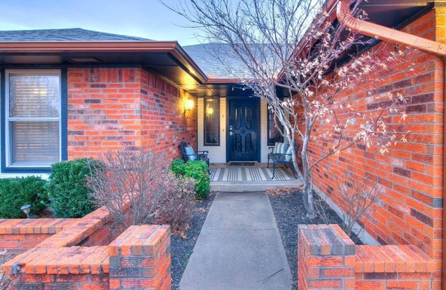 Rustic Elegance Meets Modern Comfort