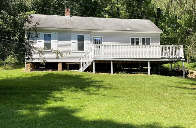 Rustic little Cabin just minutes from Deersville, no wifi no internet
