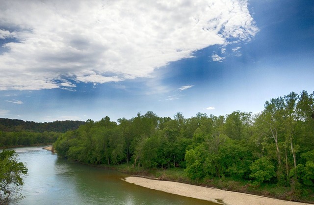 Rustic Luxury Along the Illinois River