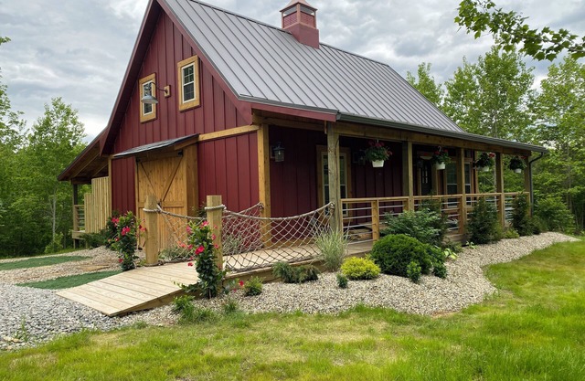 Rustic Modern Cabin on Highland Cow Farm: Hiking Trails, Hot Tub and Fire pit