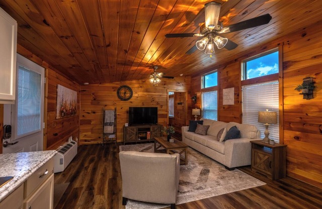 Rustic Mt. Sterling Cabin 1 Near Downtown Pets OK