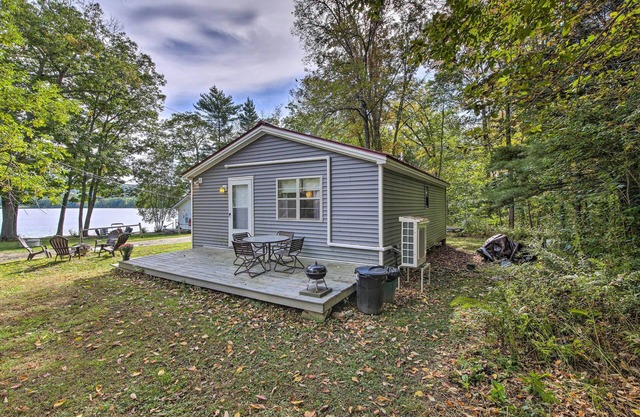 Rustic Retreat Across From Lake; Family Friendly!