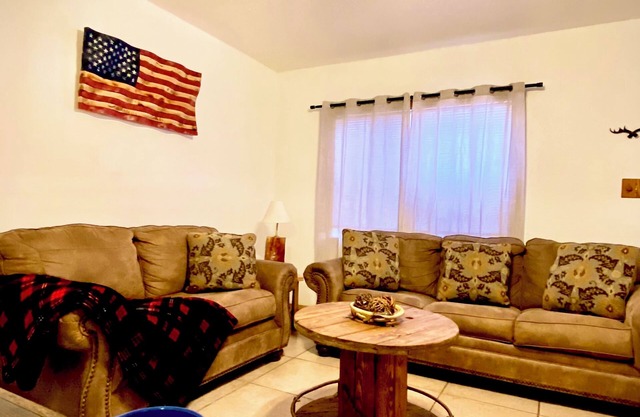 Rustic Retreat Cozy 2BR Fast Wi-Fi, Private Yard, Patios & Everything You Need