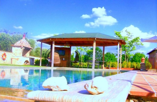 Rustic style house immersed in the countryside near Siena with swimming pool