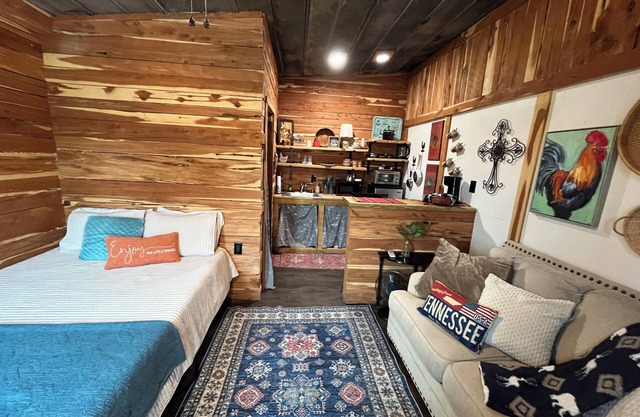Rustic Tiny Guesthouse Farm Stay