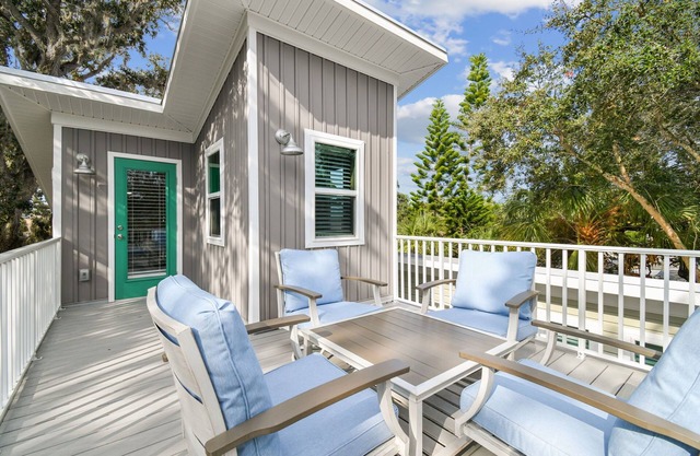 Rustic Tiny Home on Pinellas Trail w/Heated Pool