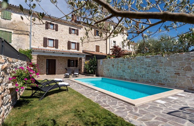 Rustic Villa Stone House with pool in Umag