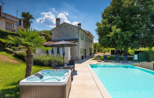 Rustic villa Zvonar with pool in Motovun