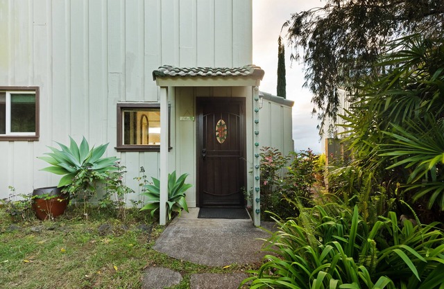 Rustic yet modern Upcountry retreat with breathtaking views!