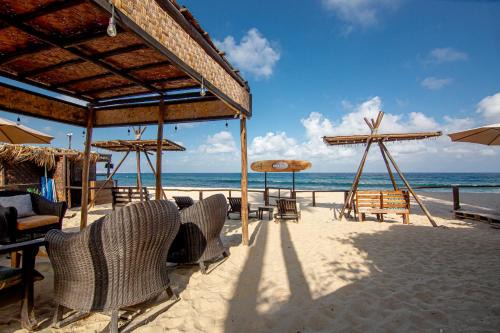 RUSTICO LOUNGE-Property in front of the beach