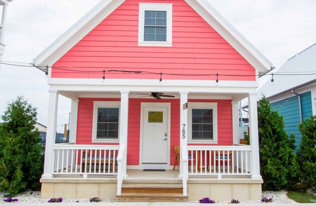 Rusty Crab - 1 Bed/2 Loft Lakeside Cottage!