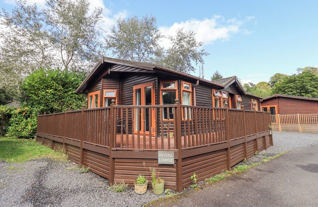 RYDAL LODGE, pet friendly, luxury holiday cottage in Windermere