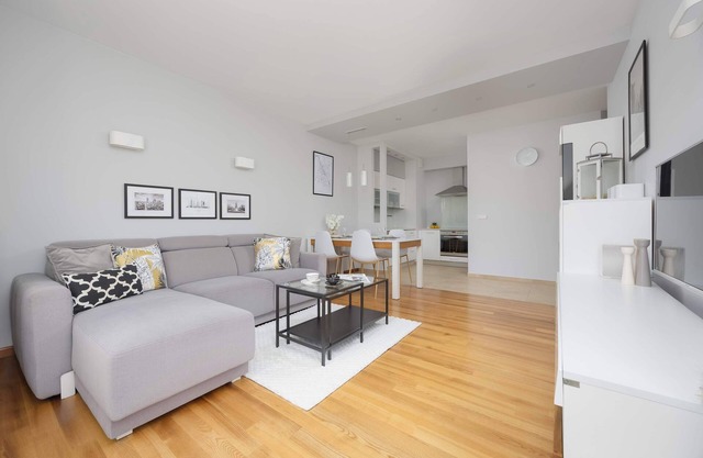 Ryzowa 48 Warsaw Modern Air-conditioned Apartment with Parking & Balcony