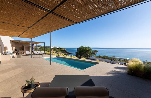 'S CAVE VILLAS SEASIDE KARYSTOS VILLA ALPHA