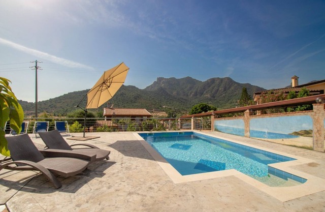 S'Omu and Assunta 1P by All4sardinia