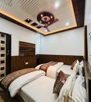 S R Hotel