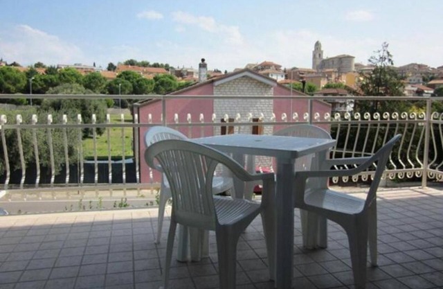 S008 - Sirolo, new three-room apartment with terrace