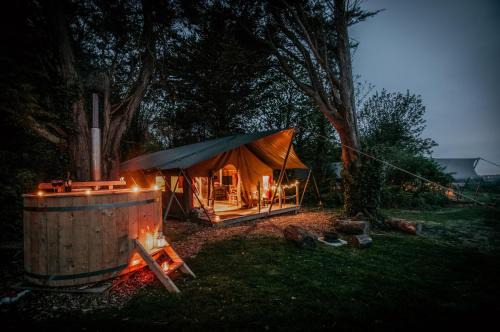 Safari Tent 1 With Log Burning Tub At Tapnell Farm