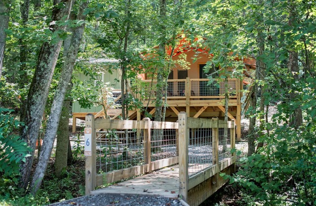 Safari Tent nestled in the woods, creek side, furnished balcony, pet friendly, sleeps 5.