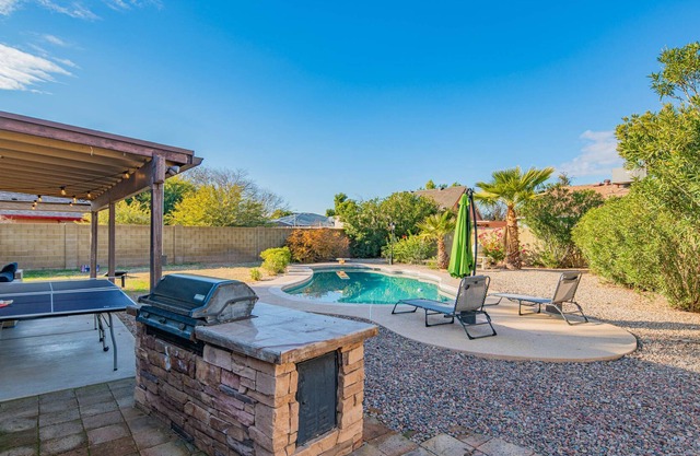 SAFE & COZY RETREAT👙PRIVATE POOL🥩BBQ🏓GAMES