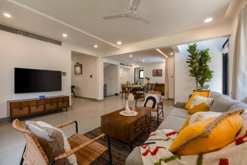 SaffronStays Aqua