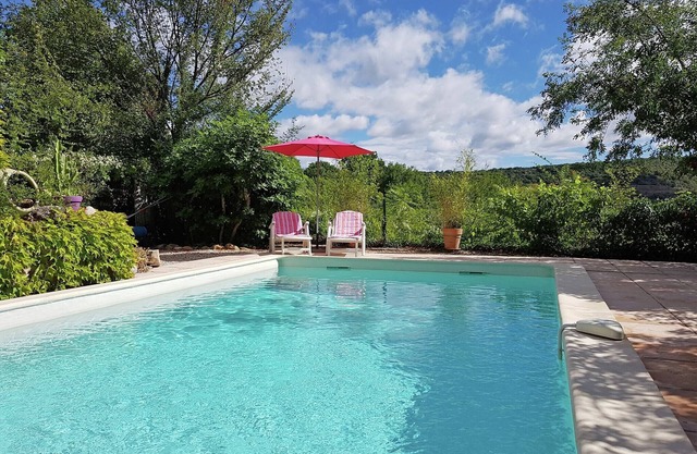 Saint-Brès: Pool & Nature