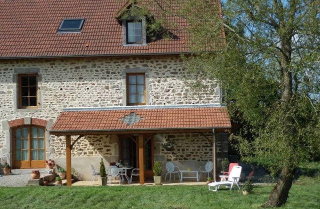 Saint Emiland: Charmente Maison In a very calm place