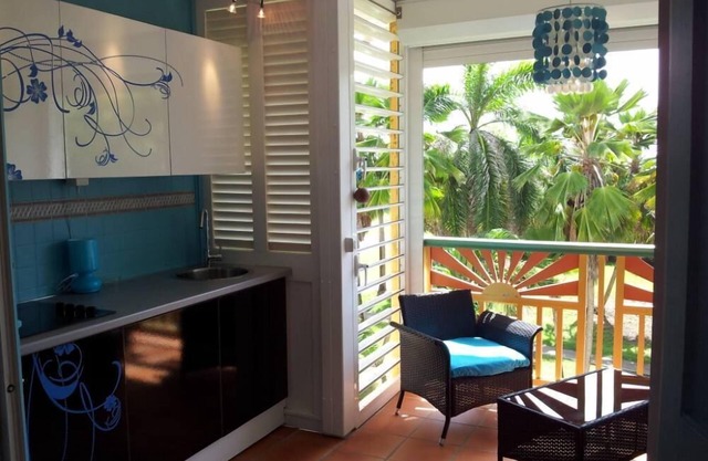 SAINT FRANCOIS ANSE DES ROCHERS Studio de la Plage sea view beach 100 meters away