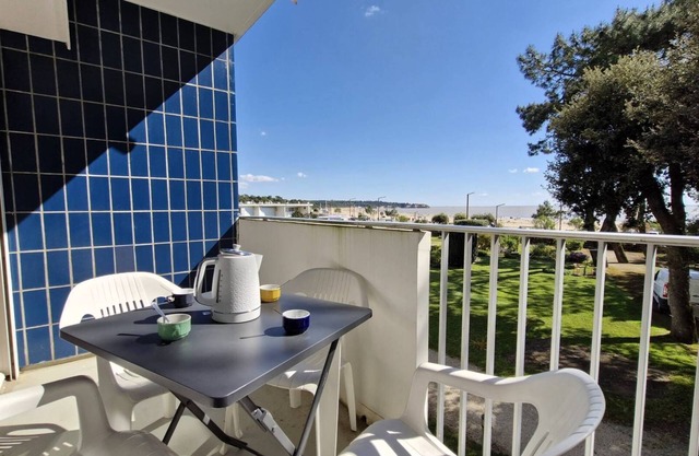 Saint Georges de Didonne - SIMPLE COMFORT for this APARTMENT facing the BEACH