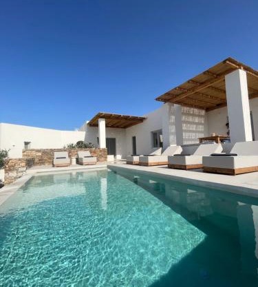 Saliagos villas complex with private pools