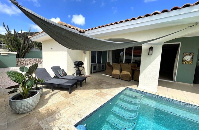 Salt Lake View - design villa with private pool in popular area