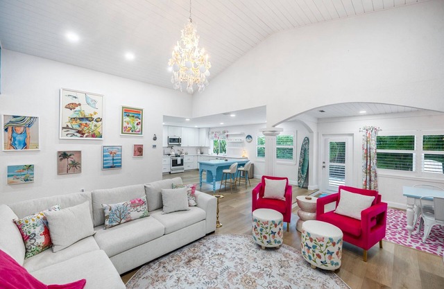 Salt & Sand on Catamaran - Pool, Patio, Walk to River - Near Beach & Downtown