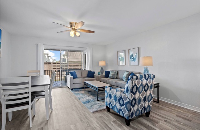 "Salt Therapy"| Pensacola Beach Access steps away! | Dog-Friendly Townhome