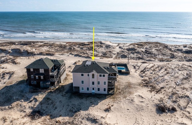 Salted Dunes OBX, Beach front, Wild Horses, Pool, Hot Tub, 4x4 Beach, 7 Bedroom