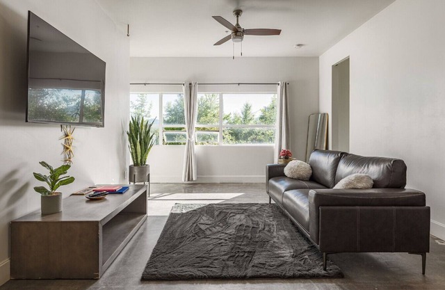 Salted Roots Basecamp: Downtown 1 Bedroom Loft
