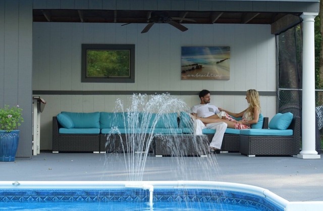 Saltwater Pool, Completely Private, 10 minutes to beaches, 15 minutes to Newport