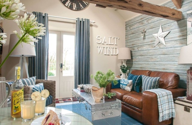 SALTWIND GRANARY, romantic, luxury holiday cottage in Clovelly