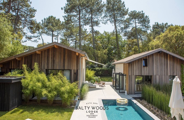 Salty Woods Lodge 6 bedrooms & 6 bathrooms Walking distance from beach 12p